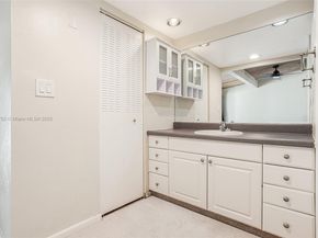 8811 Gatehouse Rd 8, Plantation FL 33324