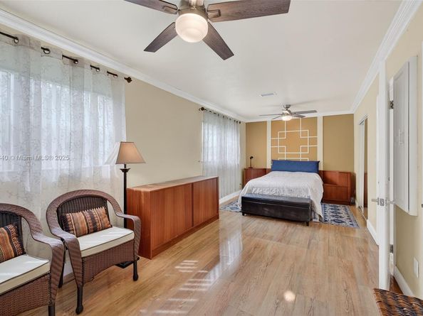 5240 Redwood Ct, Plantation FL 33317