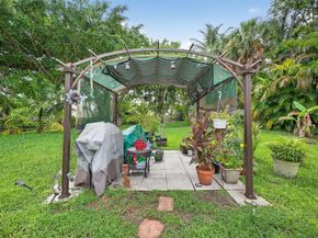 5240 Redwood Ct, Plantation FL 33317