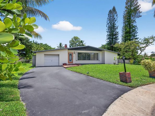5240 Redwood Ct, Plantation FL 33317