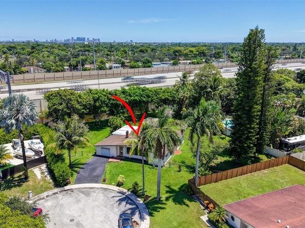 5240 Redwood Ct, Plantation FL 33317