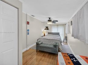 5240 Redwood Ct, Plantation FL 33317