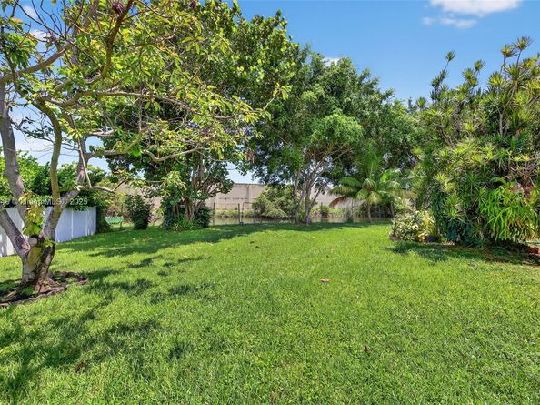 5240 Redwood Ct, Plantation FL 33317