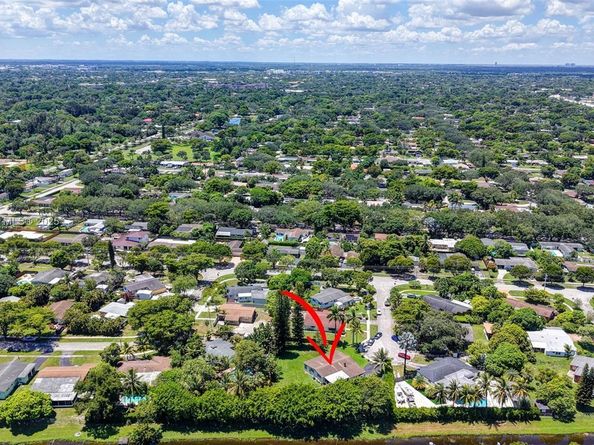 5240 Redwood Ct, Plantation FL 33317