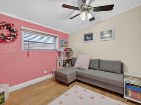 5240 Redwood Ct, Plantation FL 33317