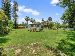 5240 Redwood Ct, Plantation FL 33317