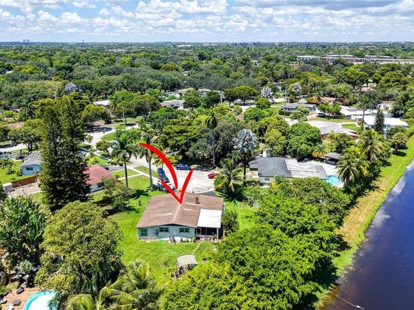 5240 Redwood Ct, Plantation FL 33317