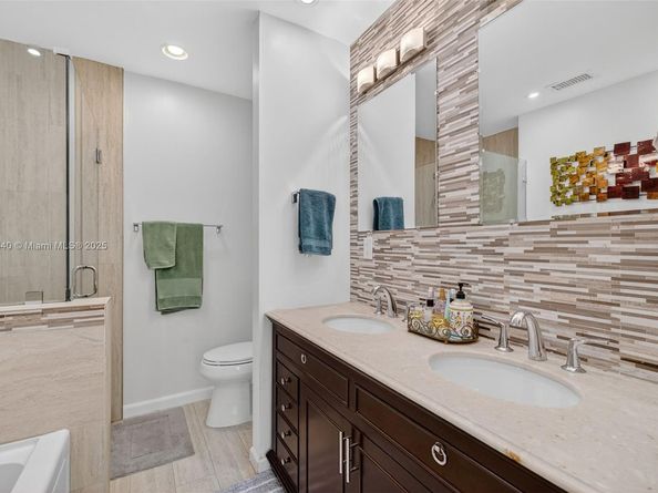 5240 Redwood Ct, Plantation FL 33317