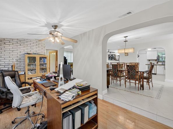 5240 Redwood Ct, Plantation FL 33317