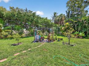 5240 Redwood Ct, Plantation FL 33317