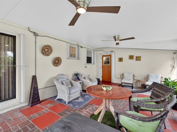 5240 Redwood Ct, Plantation FL 33317