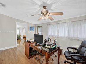 5240 Redwood Ct, Plantation FL 33317