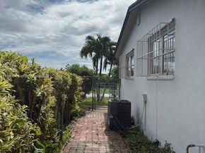 12510 W Golf Dr, Miami FL 33167