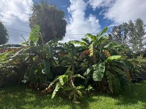 12510 W Golf Dr, Miami FL 33167