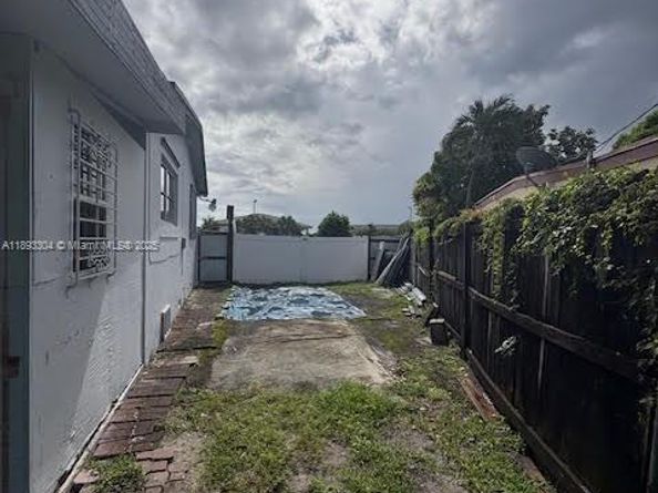 12510 W Golf Dr, Miami FL 33167