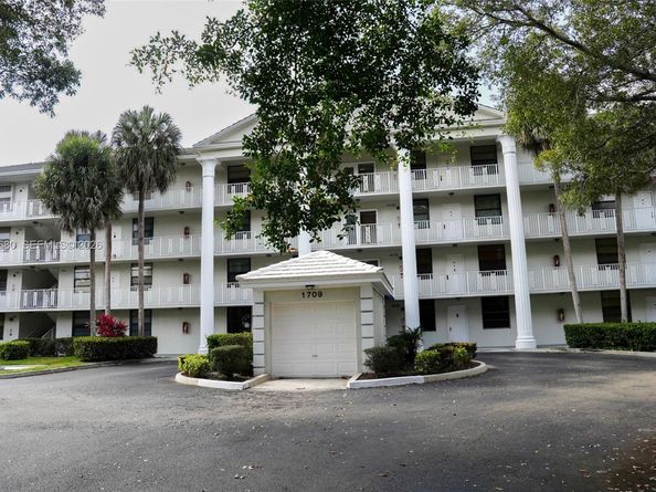 1709 Whitehall Dr 405, Davie FL 33324