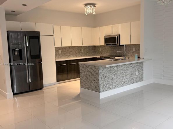 8513 NW 109th Ct, Doral FL 33178