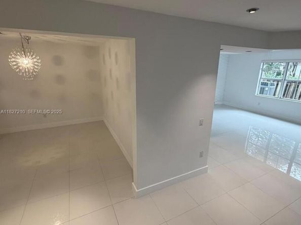 8513 NW 109th Ct, Doral FL 33178