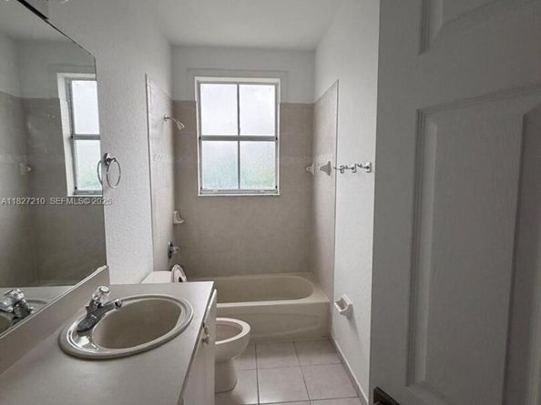 8513 NW 109th Ct, Doral FL 33178