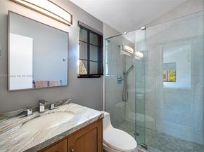 2000 S Bayshore Dr 72, Miami FL 33133