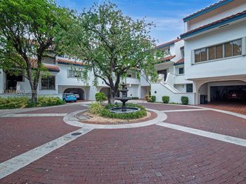 2000 S Bayshore Dr
