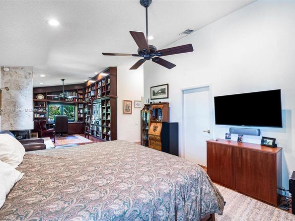 2000 S Bayshore Dr 72, Miami FL 33133