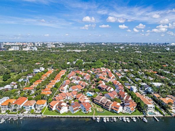 2000 S Bayshore Dr 72, Miami FL 33133