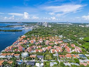 2000 S Bayshore Dr 72, Miami FL 33133