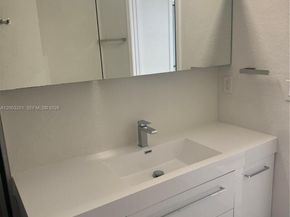 8826 W Flagler St 102, Miami FL 33174