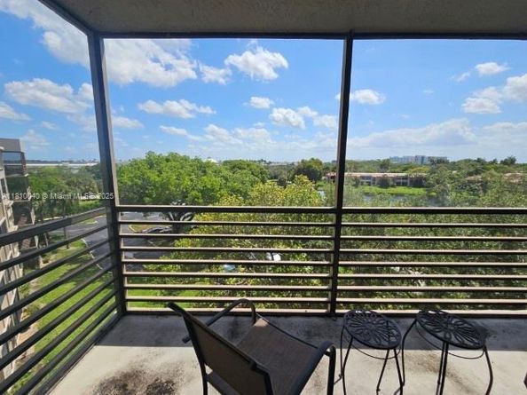 900 Colony Point Cir 505, Pembroke Pines FL 33026