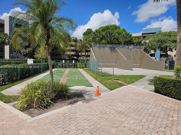900 Colony Point Cir 505, Pembroke Pines FL 33026