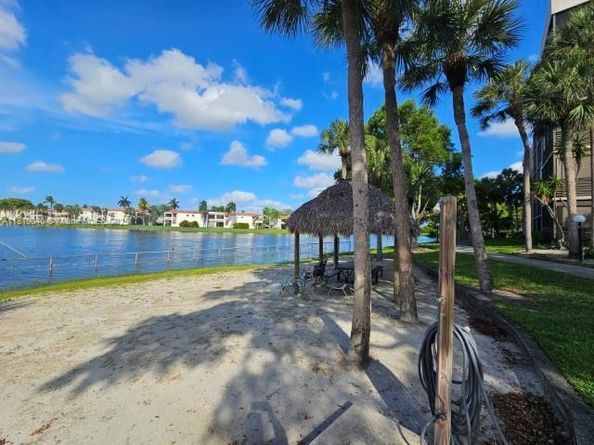 900 Colony Point Cir 505, Pembroke Pines FL 33026