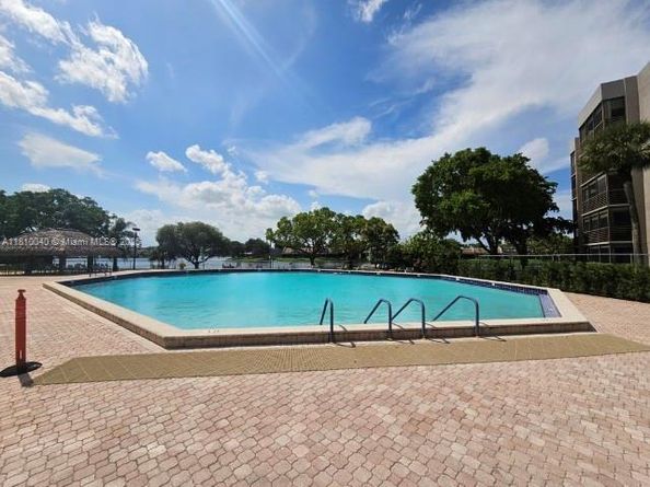 900 Colony Point Cir 505, Pembroke Pines FL 33026