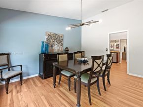 2000 Lakeshore Dr, Weston FL 33326