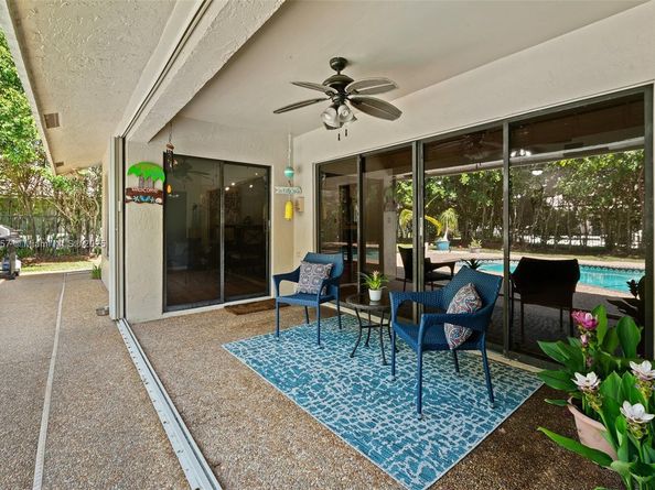 2000 Lakeshore Dr, Weston FL 33326