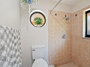 2000 Lakeshore Dr, Weston FL 33326