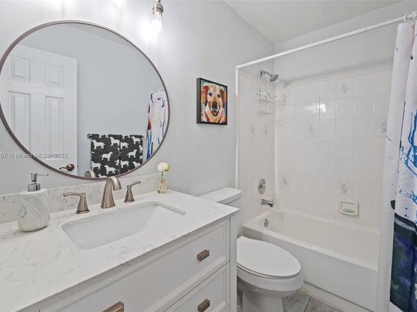 2000 Lakeshore Dr, Weston FL 33326