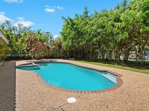 2000 Lakeshore Dr, Weston FL 33326