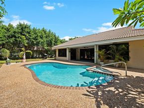 2000 Lakeshore Dr, Weston FL 33326