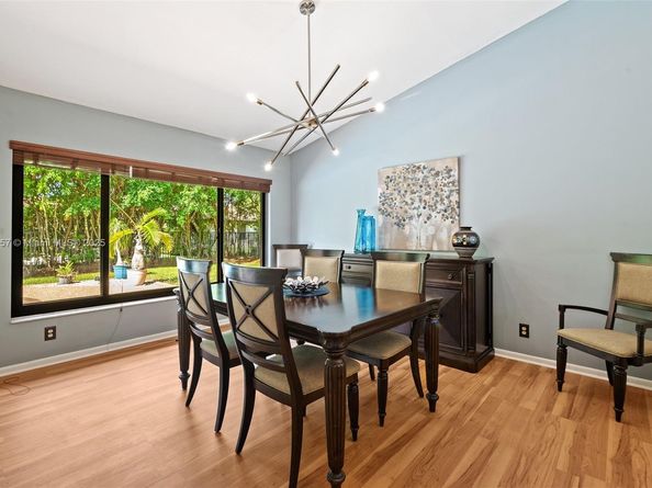2000 Lakeshore Dr, Weston FL 33326