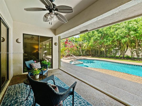 2000 Lakeshore Dr, Weston FL 33326
