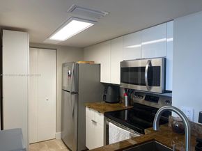 770 Claughton Island Dr 904, Miami FL 33131