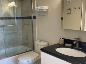 770 Claughton Island Dr 904, Miami FL 33131