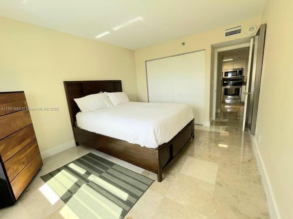 770 Claughton Island Dr 904, Miami FL 33131