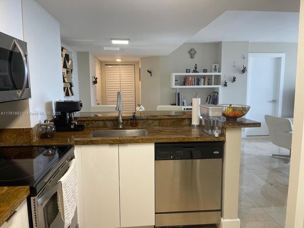 770 Claughton Island Dr 904, Miami FL 33131