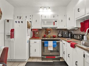 2801 Somerset Dr 411, Lauderdale Lakes FL 33311