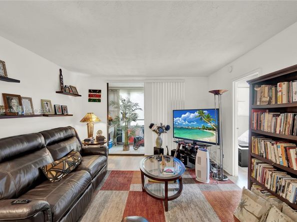 2801 Somerset Dr 411, Lauderdale Lakes FL 33311