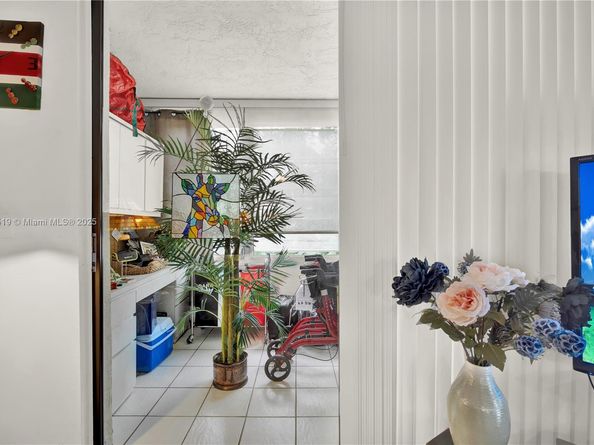 2801 Somerset Dr 411, Lauderdale Lakes FL 33311