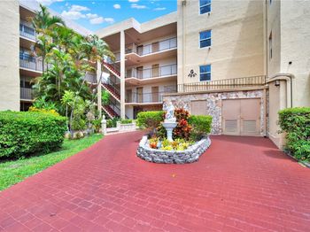 2801 Somerset Dr
