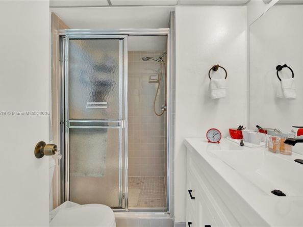 2801 Somerset Dr 411, Lauderdale Lakes FL 33311